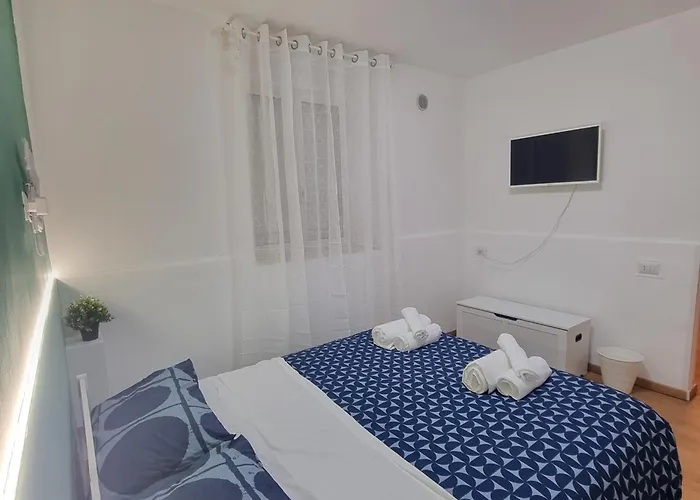 Happy House Tiburtina Apartman *